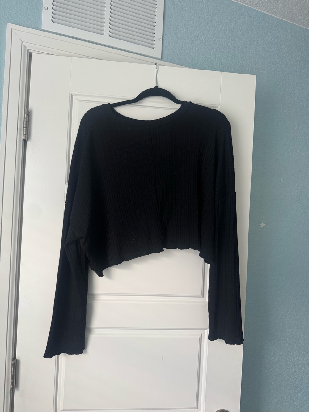 TALULAH Black Ribbed Cropped Long-Sleeve Top - Women